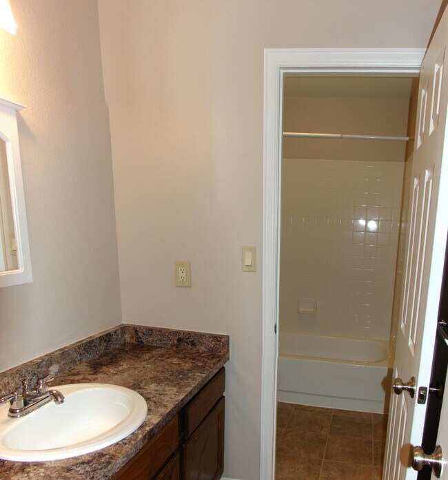 Building Photo - 331 Sundance Cir N