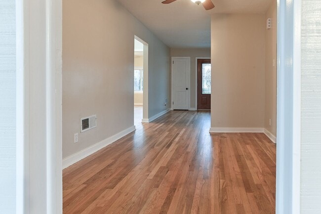 Building Photo - Charming Single Family in Camp Hill