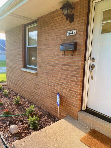 Building Photo - 3648 E Tesch Ave