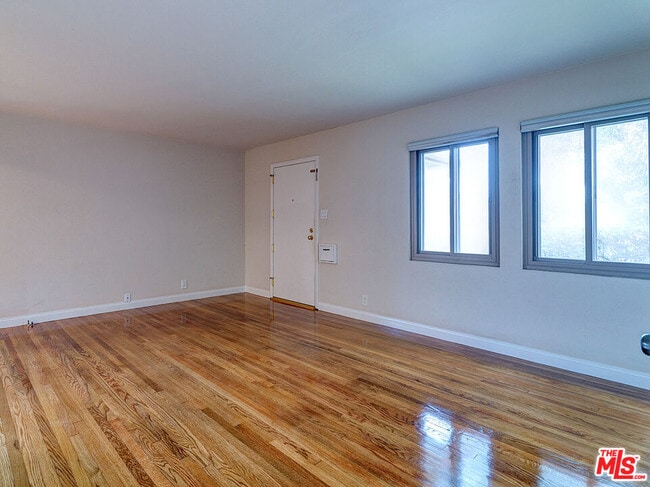 Building Photo - 8716 Bleriot Ave