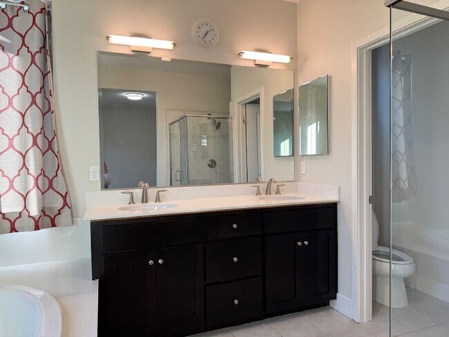 Building Photo - Beautiful and Modern 4 Bedroom 3 Bath Alma...