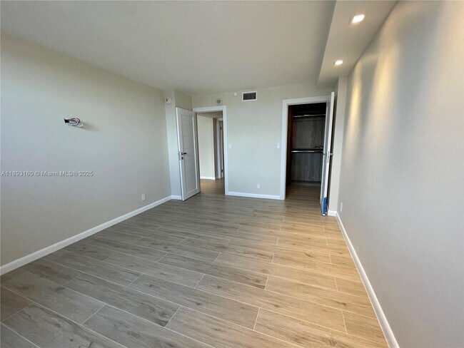 Building Photo - 290 174th St St