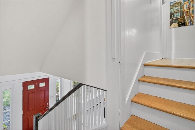 Building Photo - 204 Roat St