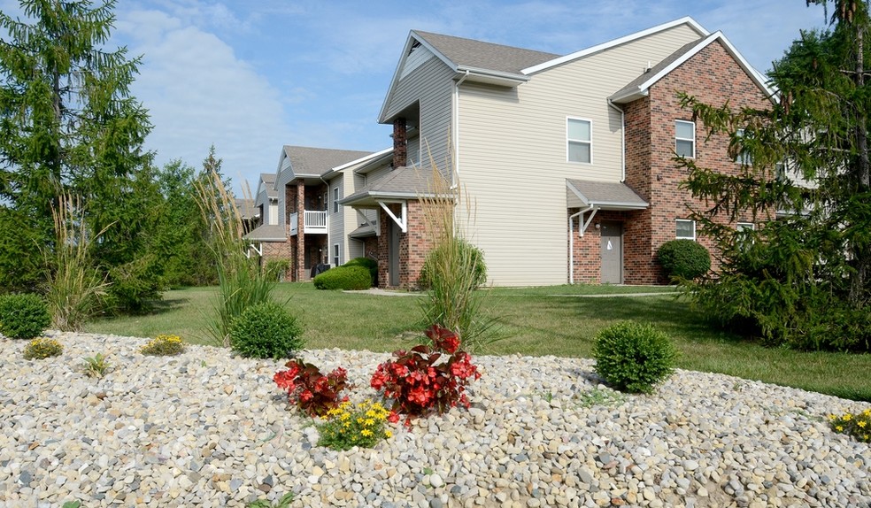 Building Photo - Forest Oaks Apartments