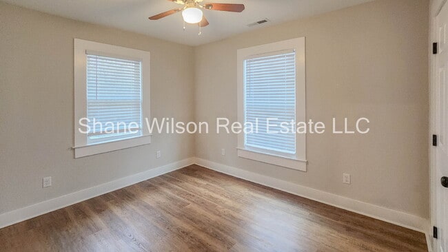 Building Photo - Beautiful 3 bed/ 2 bath home!! Newly remodeled with all updated appliances. Fenced in back yard!!