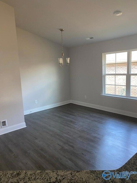 Building Photo - 121 Sorrelweed Dr