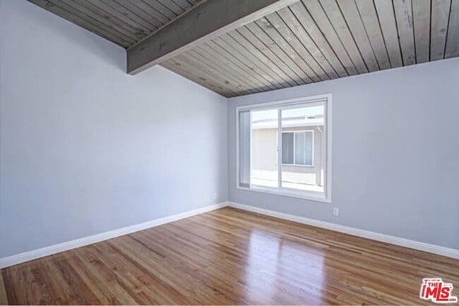 Building Photo - 321 Cameron Pl