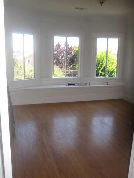 Middle bedroom - 5826 Occidental St