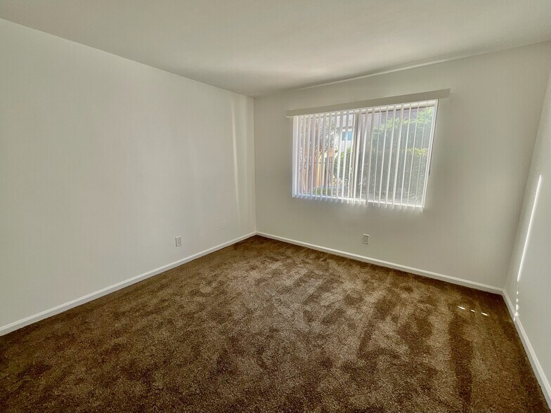 Building Photo - 1536 S Maple St