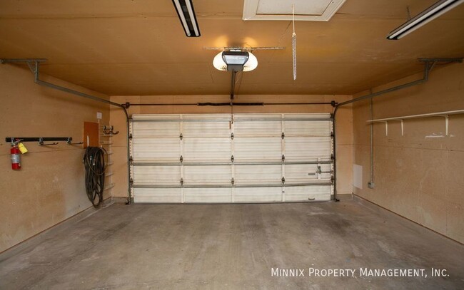 Building Photo - 4701 Country Club Dr