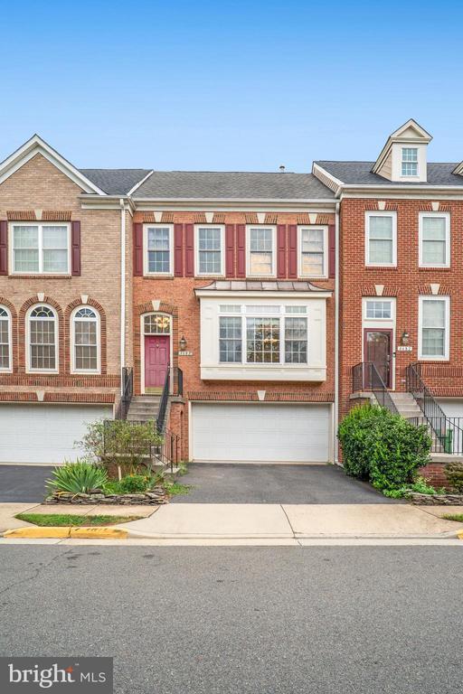 Building Photo - 4684 Carisbrooke Ln