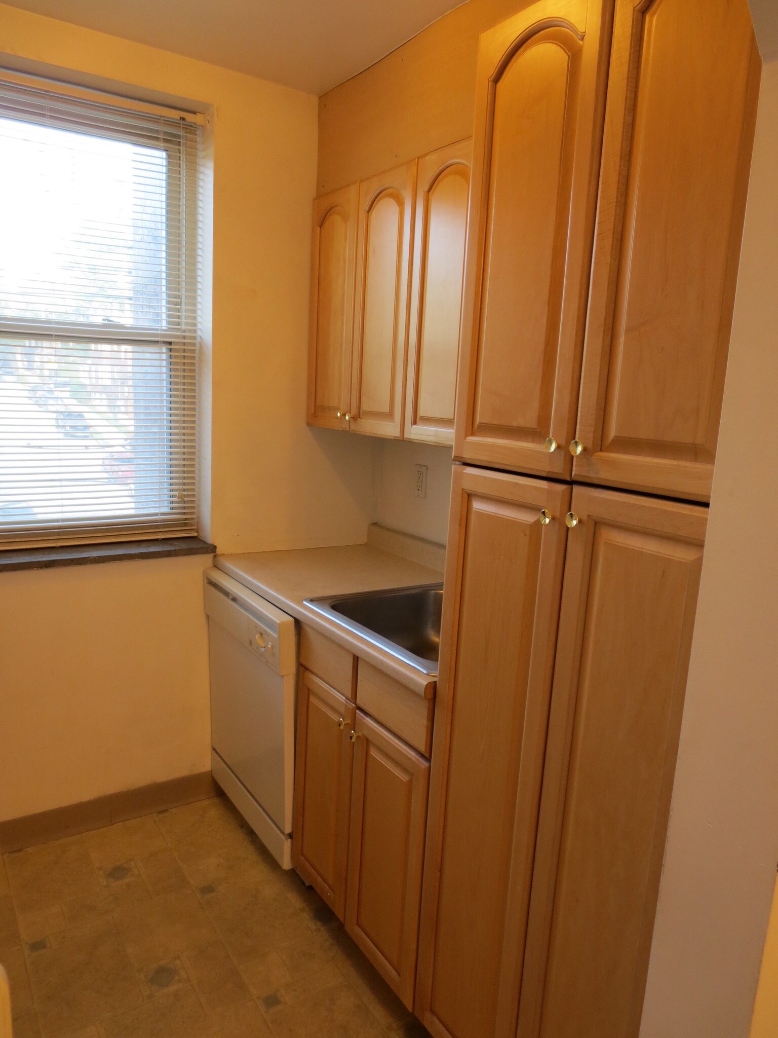 Building Photo - 5712 Phillips Ave