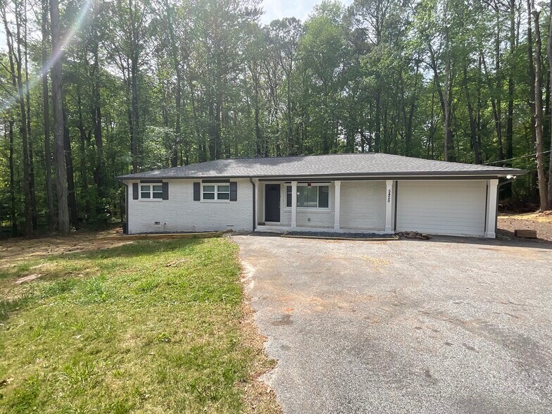 Primary Photo - 5425 Herndon Blvd