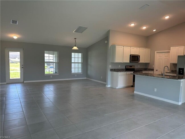 Building Photo - 3756 NE 13th Pl