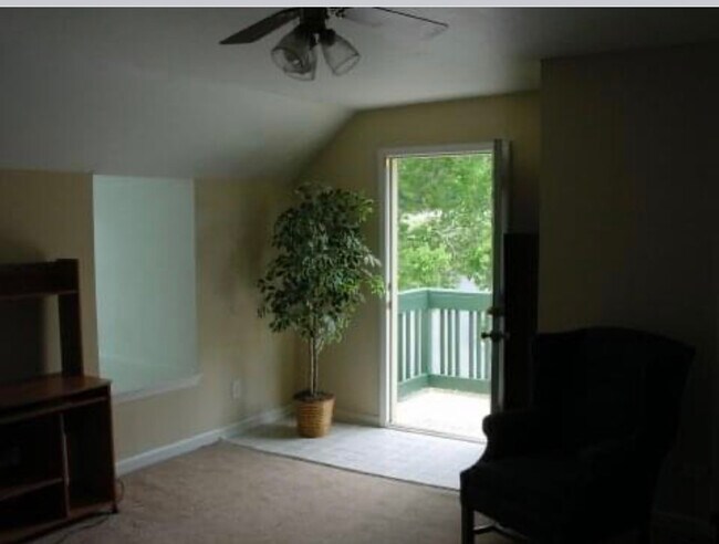 Building Photo - 3069 Colonial Way