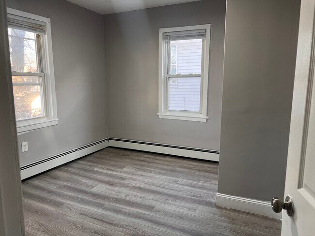 Building Photo - 16 Hillhurst Ave