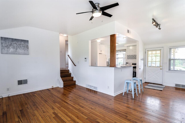 Building Photo - 2263 Parkwood Ave