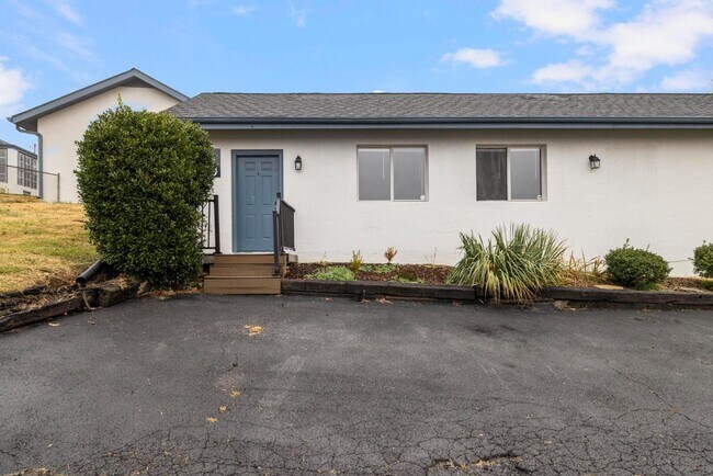 Building Photo - 3800 Memorial Blvd