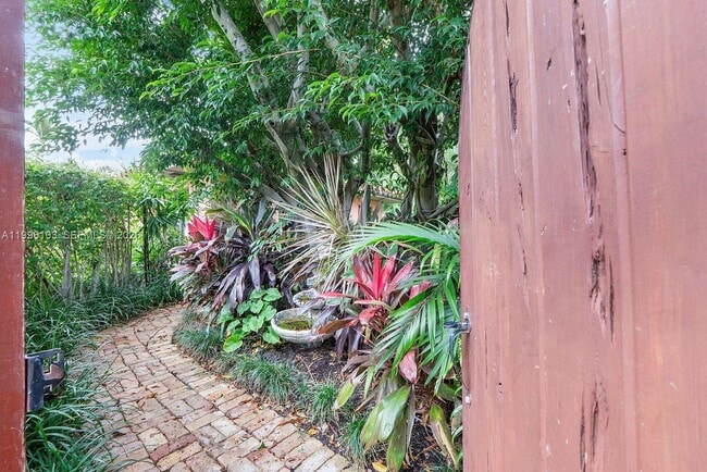 Building Photo - 226 Chilean Ave