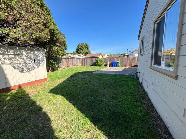 Building Photo - "Cozy Elegance Awaits: 3-Bed, 2-Bath Gem w...