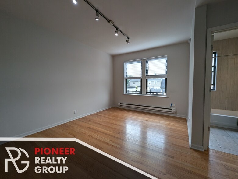 Building Photo - 2832 W Palmer St