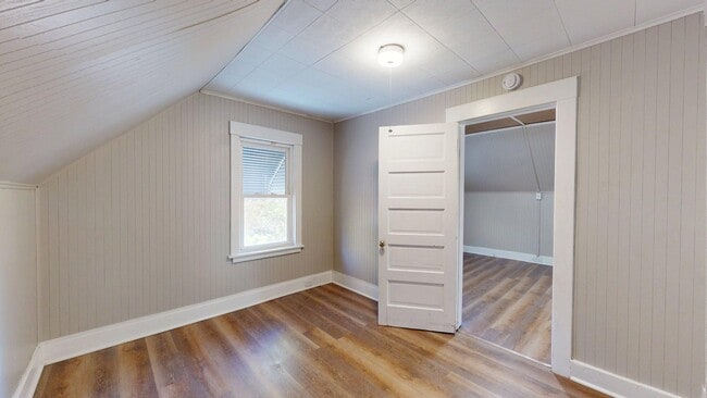 Building Photo - 2818 E 119th St