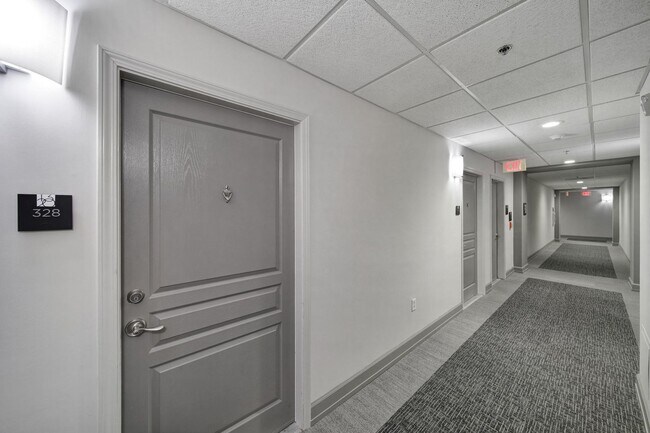 Building Photo - Beautiful 2 Bed 2 Bath Condo in Dilworth!