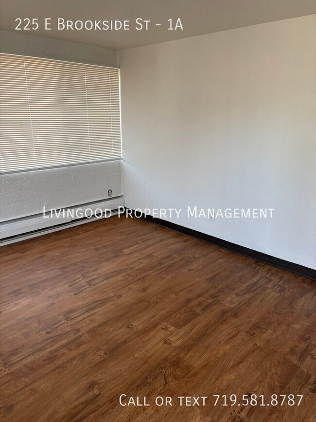 Building Photo - 225 E Brookside St