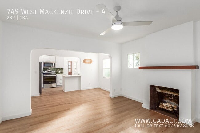 Building Photo - 749 W MacKenzie Dr