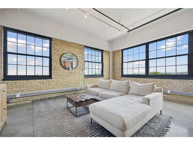 Primary Photo - 730 Stinson Blvd NE