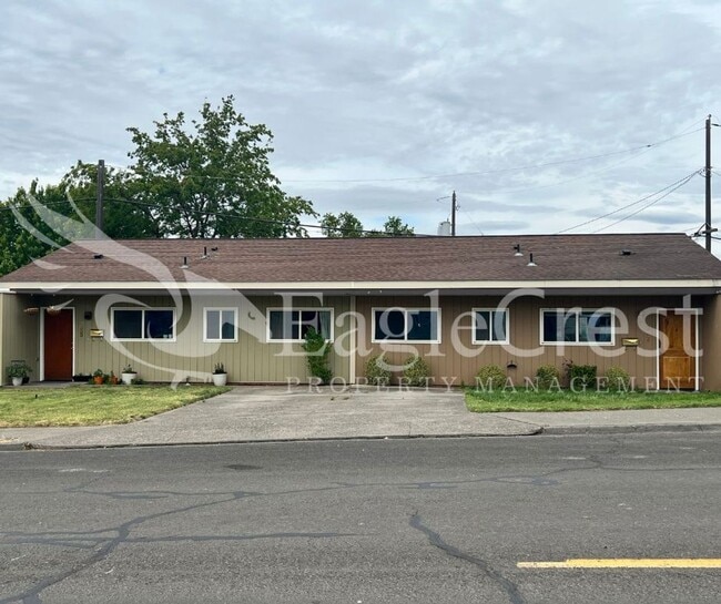 Building Photo - 207 SE 12th St