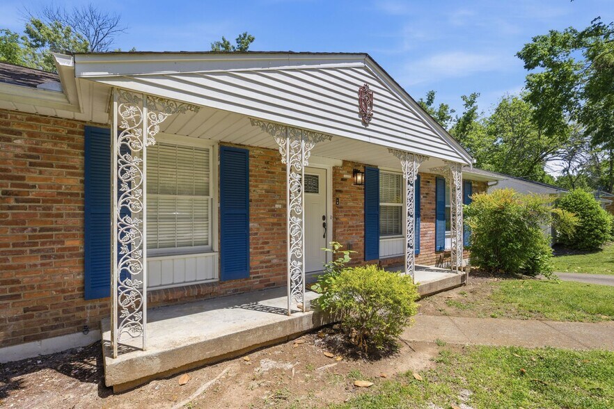 Building Photo - 340 Lynn Dr