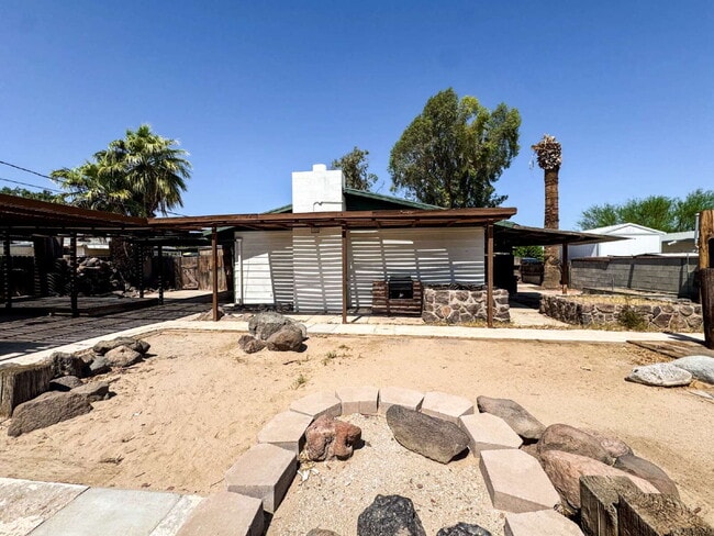 Building Photo - "Charming 3 Bedroom, 2 Bathroom Home with Spacious Living"