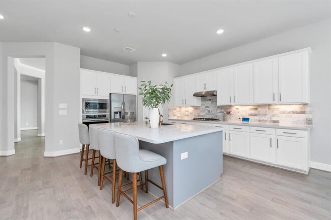 Building Photo - 28646 Monarch Cliffs Dr