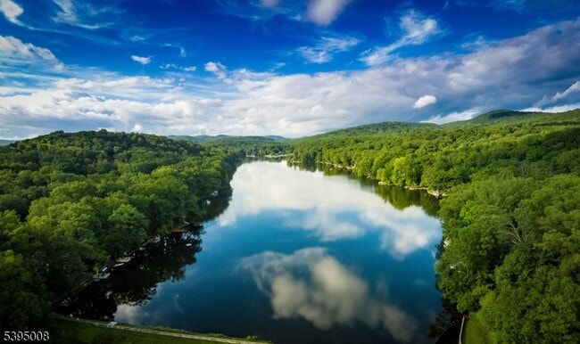 Building Photo - 251 Cupsaw Dr