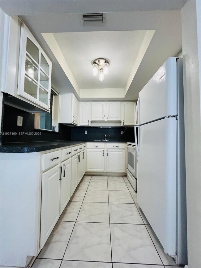 Building Photo - 5654 NE 5th Ave