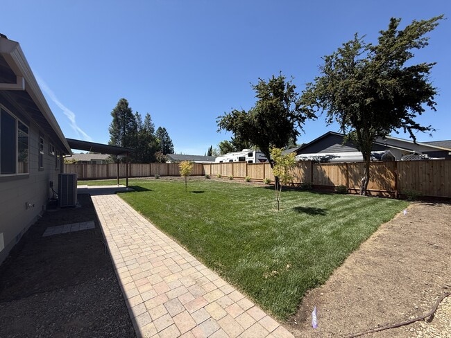 Building Photo - 2853 Tahitian Ave