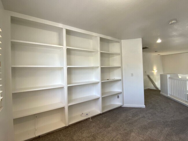 Building Photo - Two Story, Three Bedrooms, Two And A Half Bathrooms In Brookside