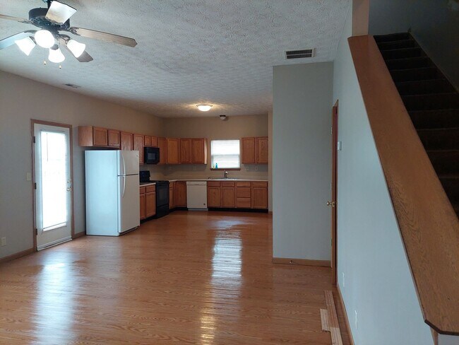 Building Photo - 3396 Edison Dr