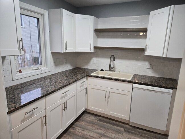 Building Photo - 3105 Linwood Ave