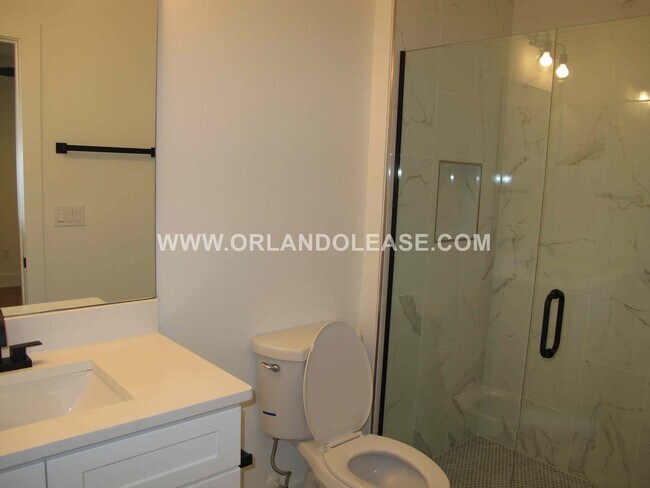 Building Photo - Beautiful 3/3.5 Townhome in the SODO area of Orlando