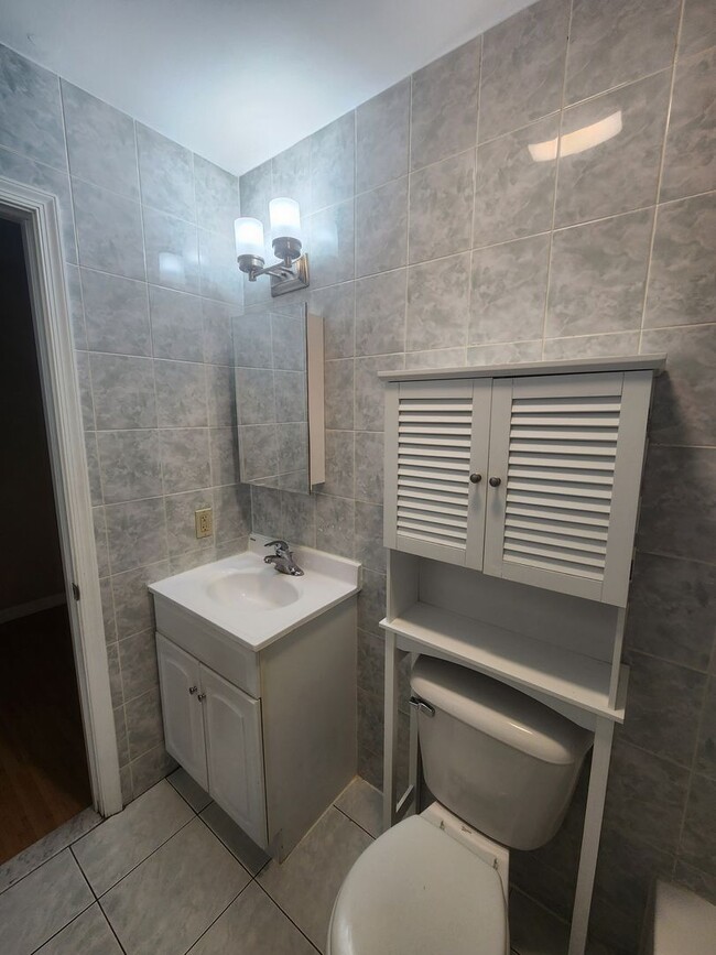 Building Photo - Patriot's Ridge 2 Bd / 1.5 Bth Condo in Ce...