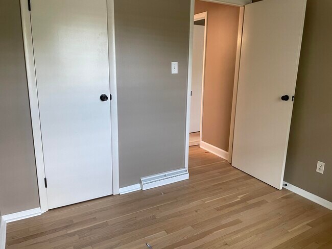 Building Photo - 3421 Holwyn Rd