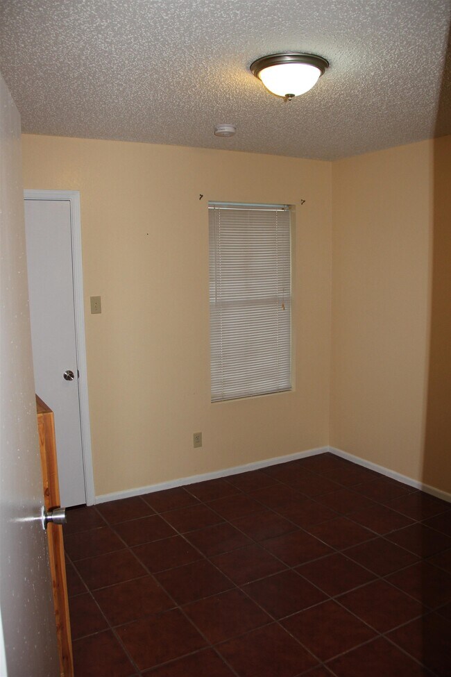 Building Photo - 1801 Denmark Ln