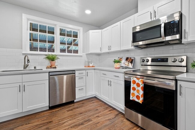 Building Photo - Spacious 4-Bedroom Home in South Capitol O...