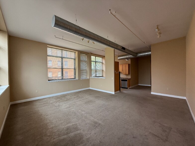 Building Photo - 11 Fremont St