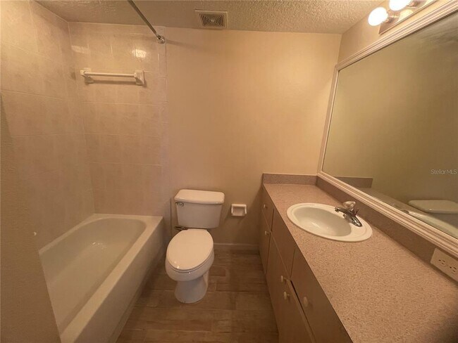 Building Photo - 1122 S Pine Ridge Cir