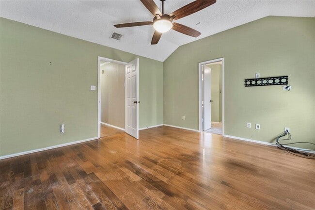 Building Photo - 14947 Heritage Wood Dr