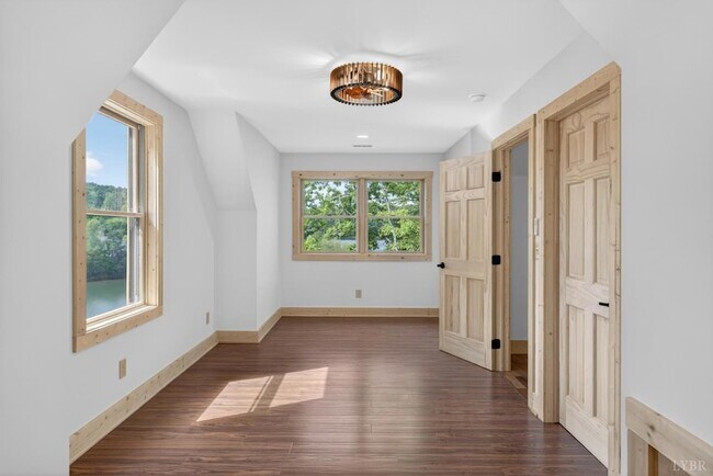 Building Photo - 308 Acres Ct