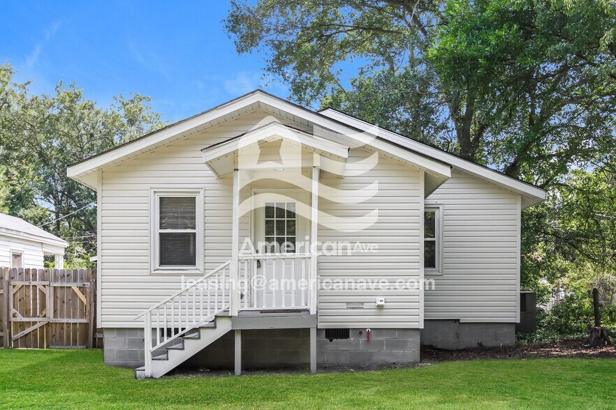 Building Photo - 2210 Tudor Dr